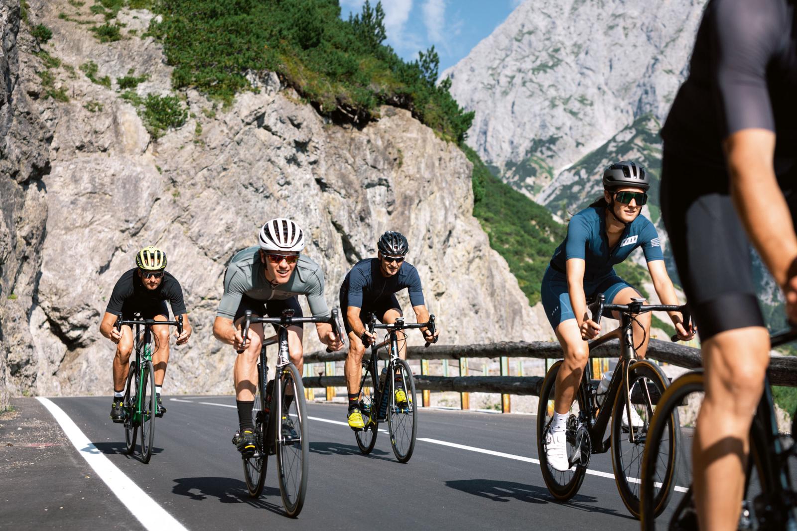 Mit dem Rennrad in den Urlaub? Zwischen Genuss und hartem Training