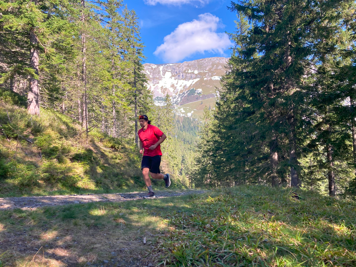 Im SPORTaktiv-Test: Der nachhaltige Salomon Vision Trailrunningschuh im ersten Probelauf