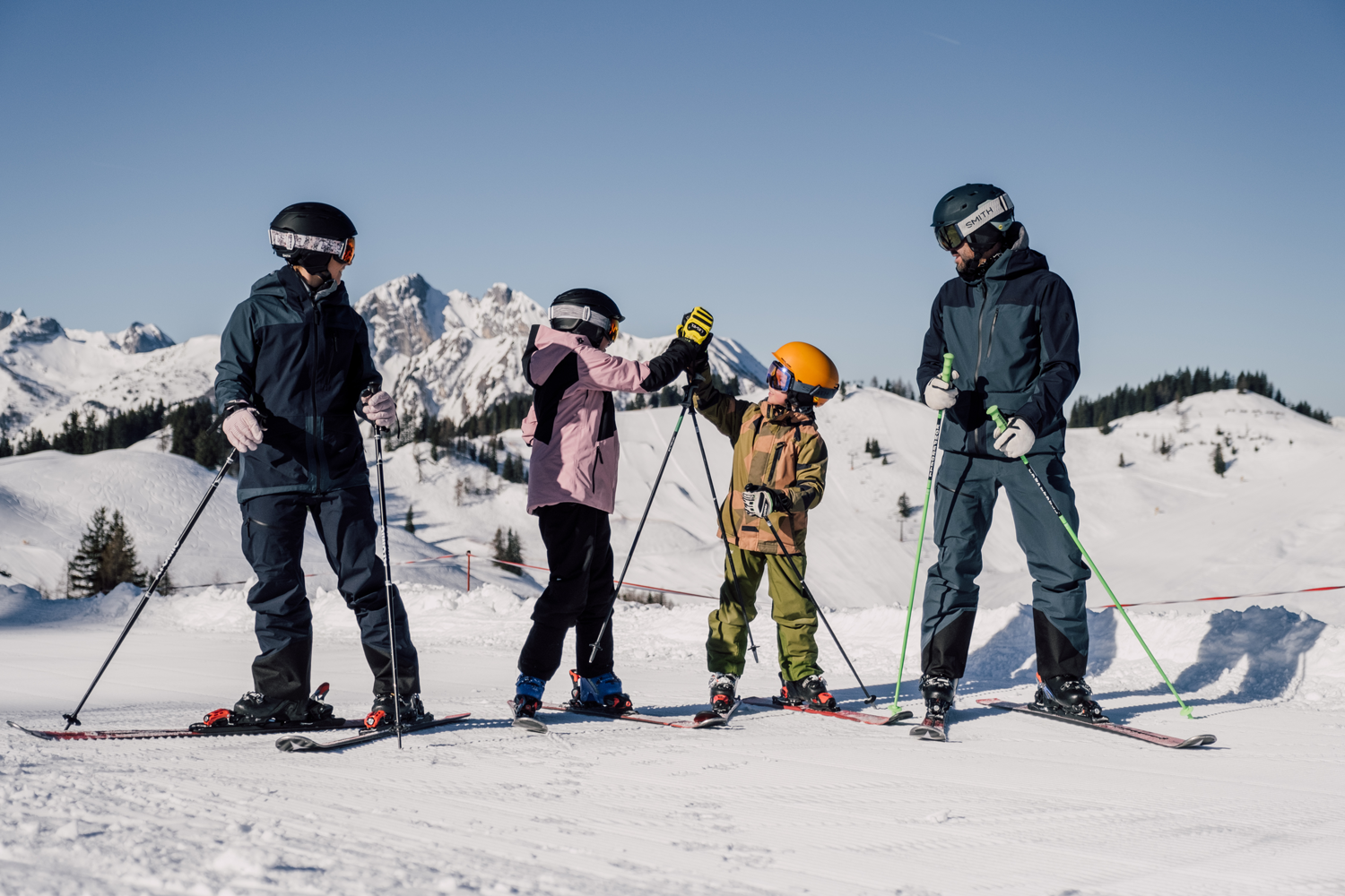 Die 5 unausgesprochenen Gesetze des perfekten Familien-Skiurlaubs