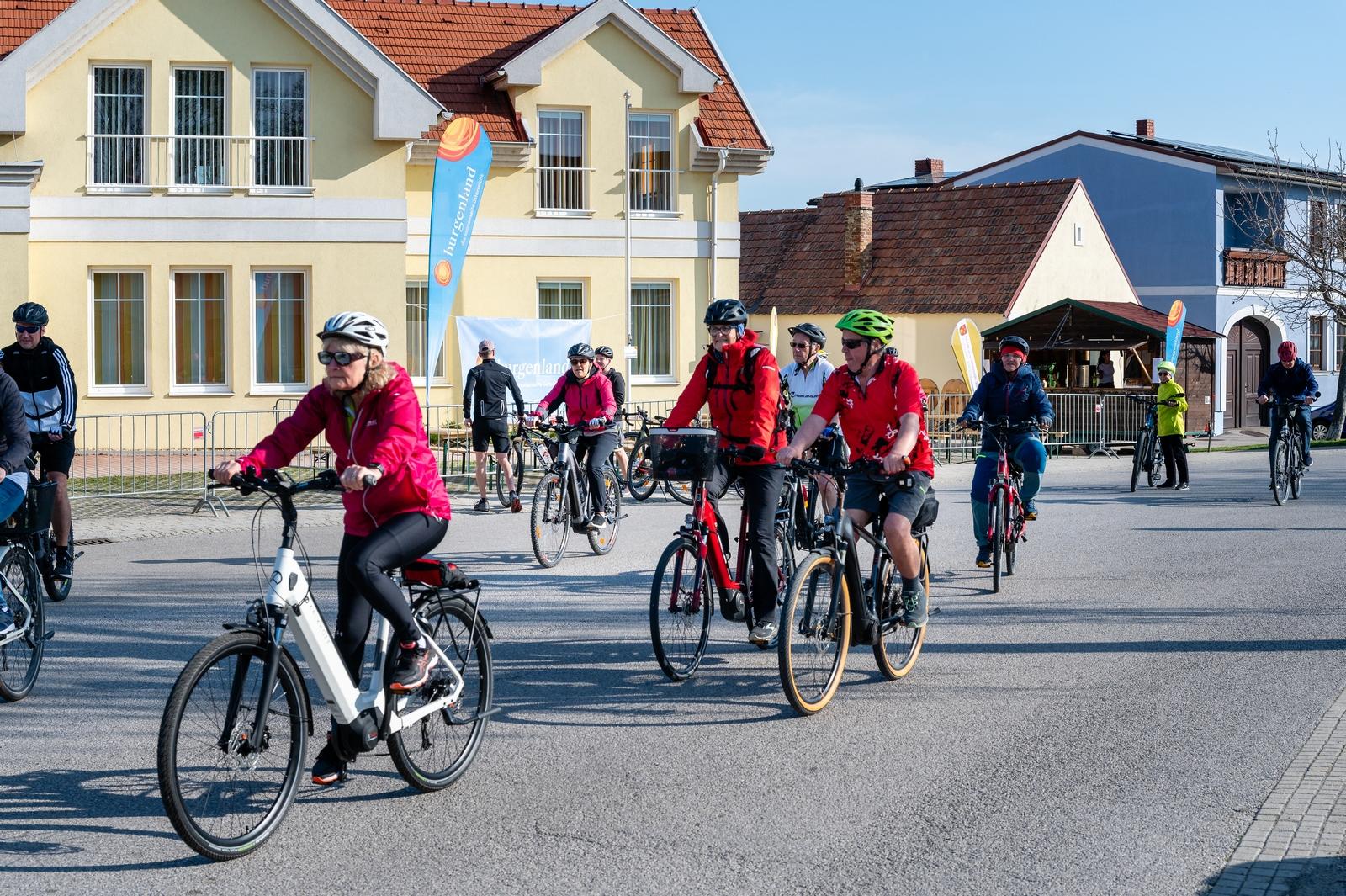 Frühlingshaftes Losradeln: Genussvolle Radveranstaltung im Nordburgenland
