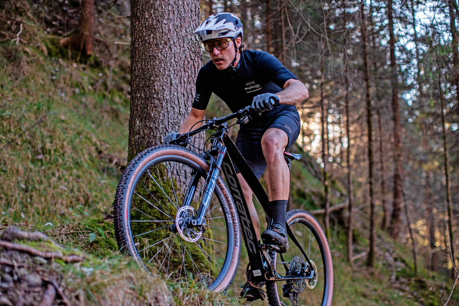 Racers Edge: Was Cross-Country-, ­Marathon- und Down­country-Bikes ausmacht