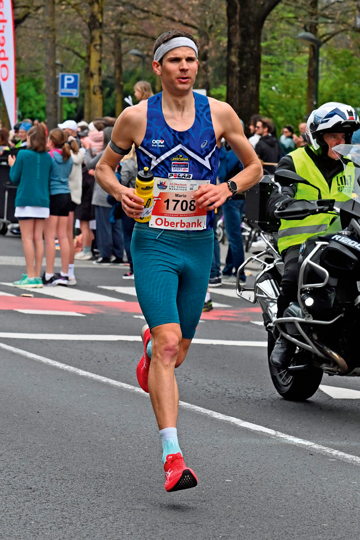 Trink-Taktik: Wann Flüssigkeit und wann zudem Kohlenhydrate im Sport gefragt sind