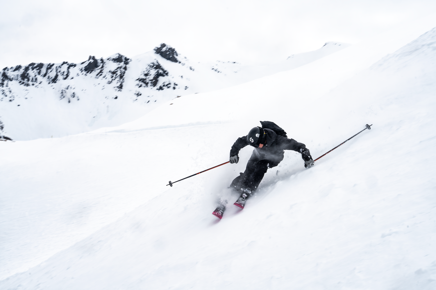 Warum gute Skisocken entscheidend sind: Mit den STOX Skiing Socks zu mehr Performance und Energie auf der Piste