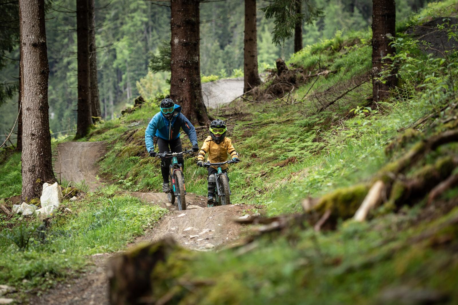 Von der Piste auf den Trail: Tiroler Zugspitz Arena startet vom Winterfinale in den Frühling