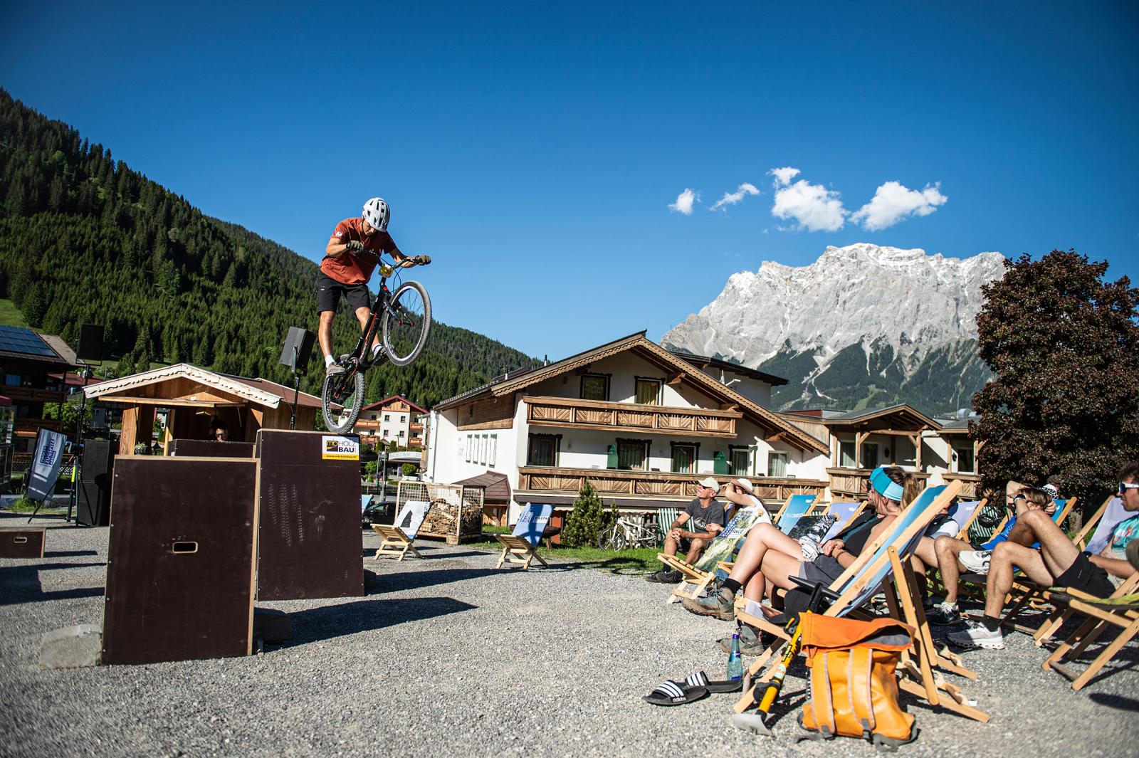 Von der Piste auf den Trail: Tiroler Zugspitz Arena startet vom Winterfinale in den Frühling