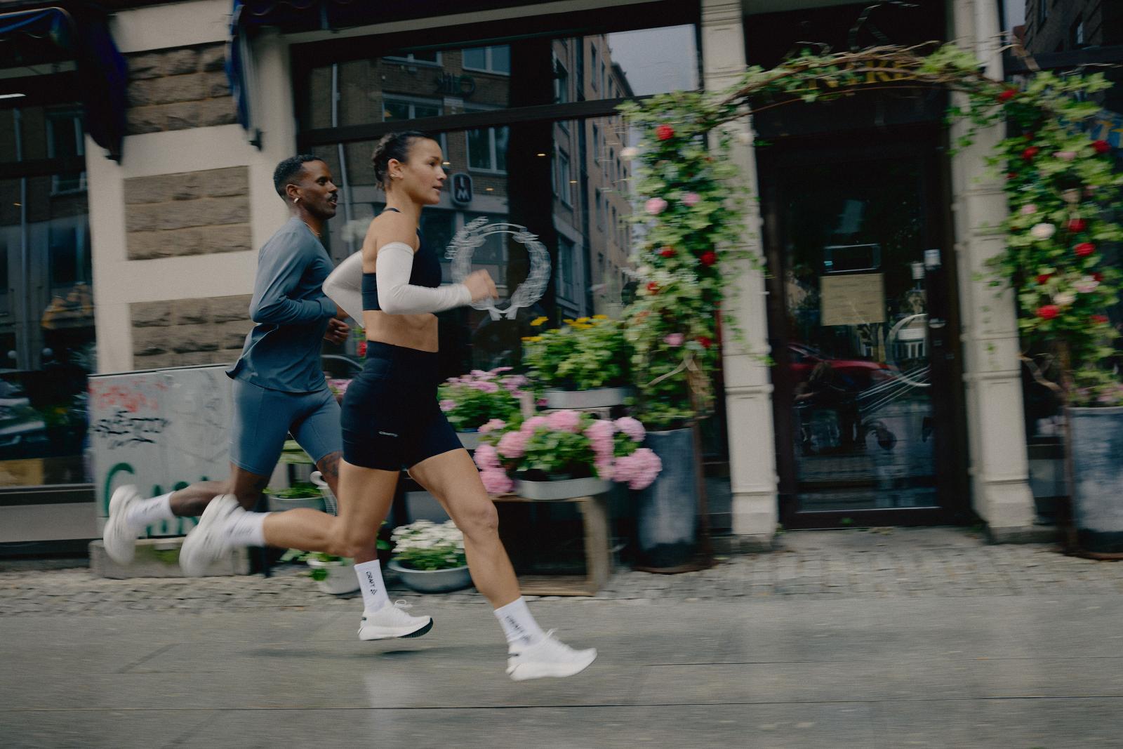 Startklar für die schnelle Saison: Die schwedische Ausdauersportmarke CRAFT launcht im Frühling drei neue Produkt-Highlights für Läufer:innen