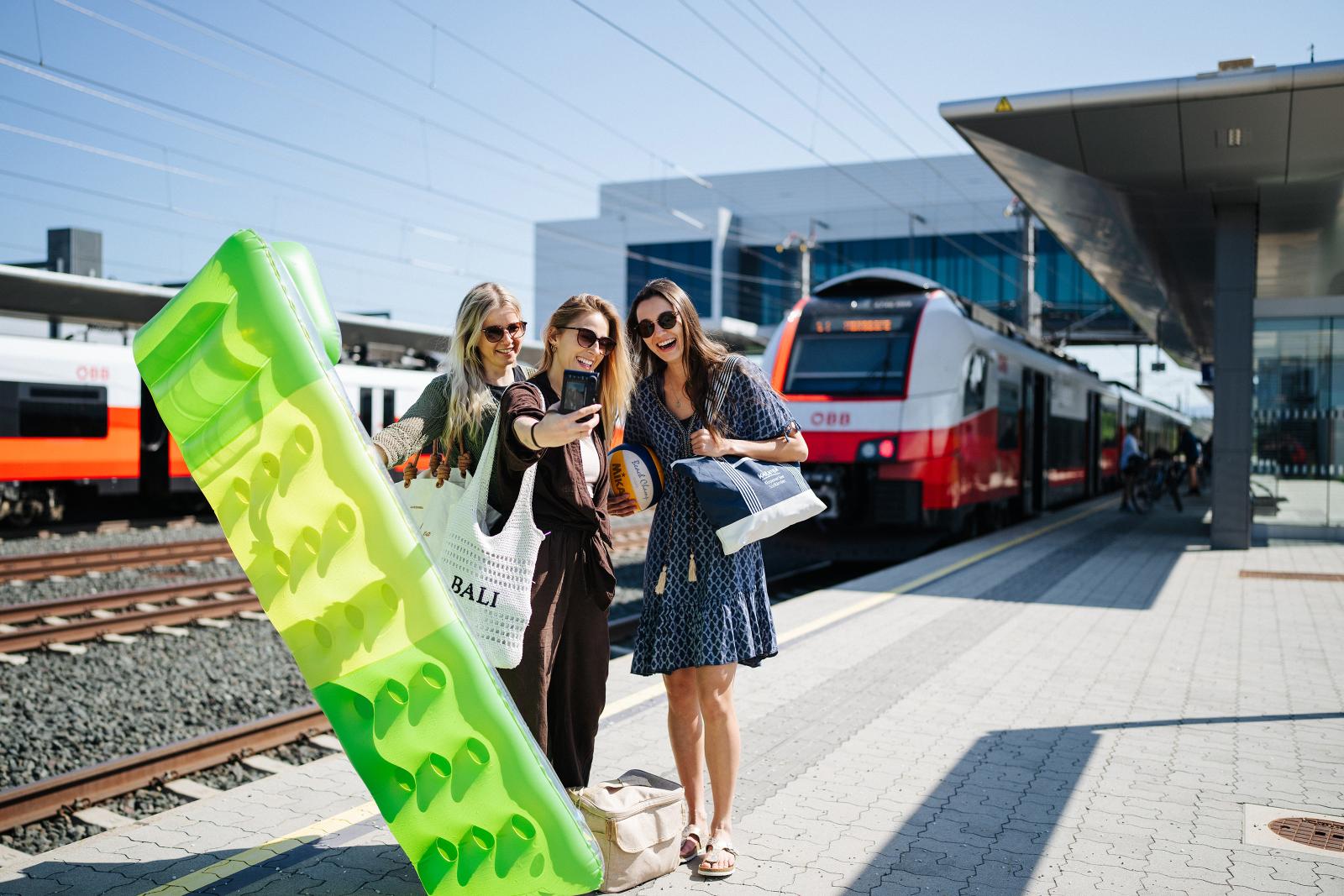 Gratis ins Strandbad mit Bahnticket: Südkärnten startet nachhaltige Sommer-Aktion