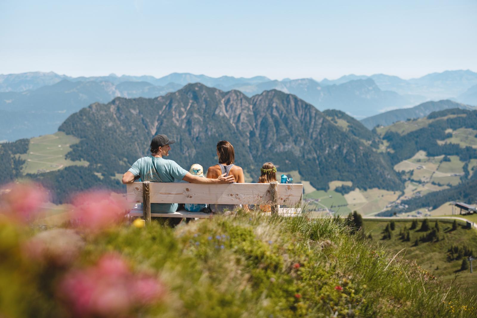 Familienmomente zwischen Gipfeln, Waldabenteuern und Wasserwelten
