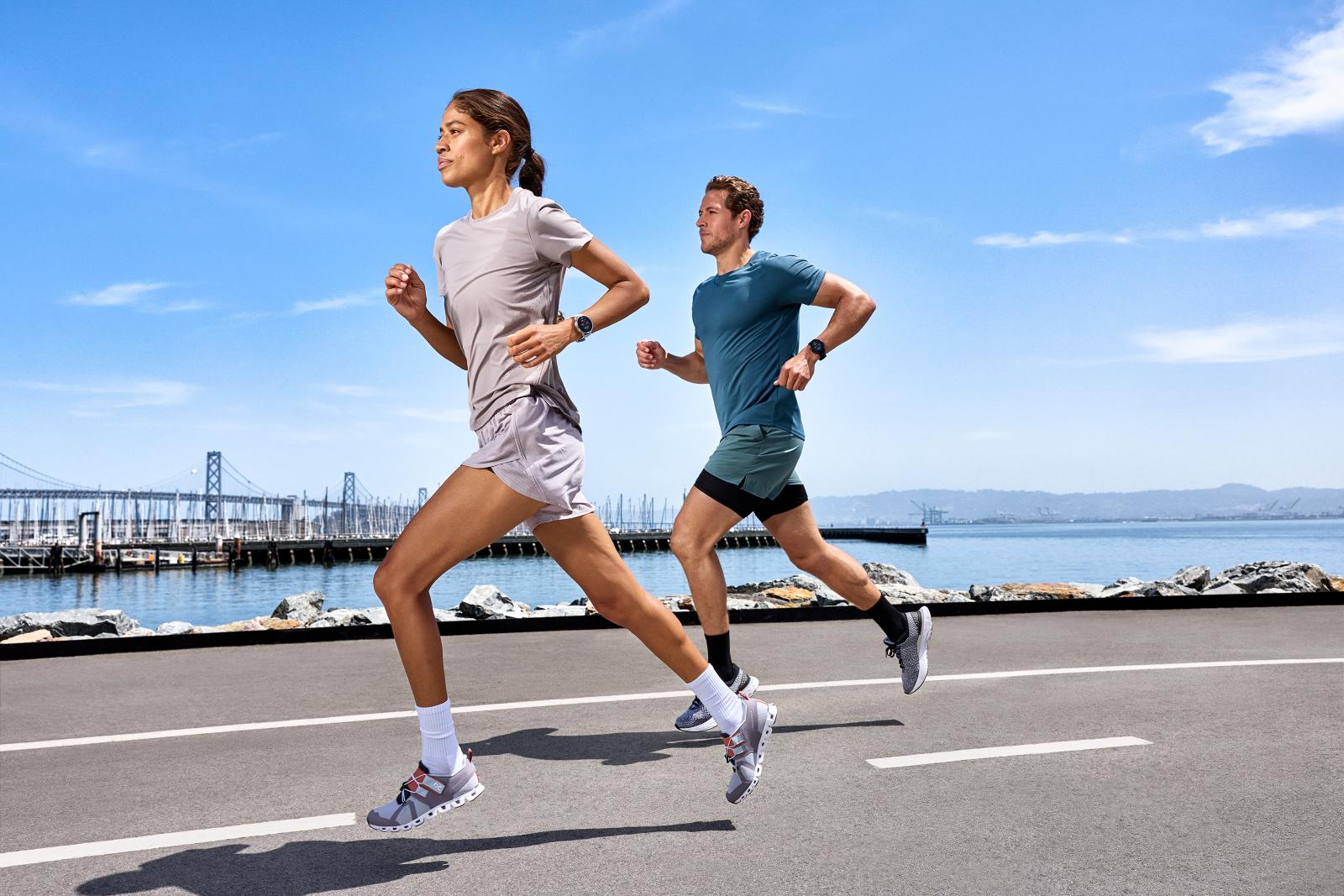 Zwei Laufwelten: GPS-Sportuhren zwischen Straßenlaufen und Trailrunning-Einsatz