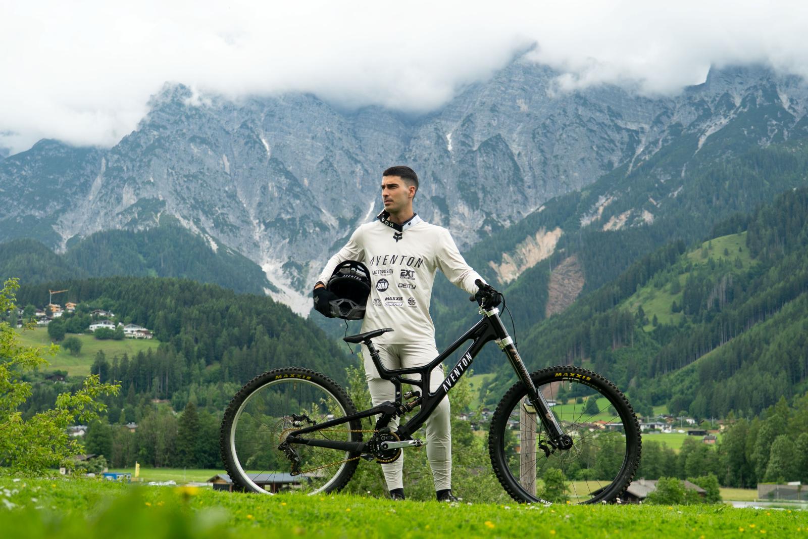 Aventon holt Downhill-Profi Angel Suarez Alonso als Markenbotschafter und Entwicklungspartner
