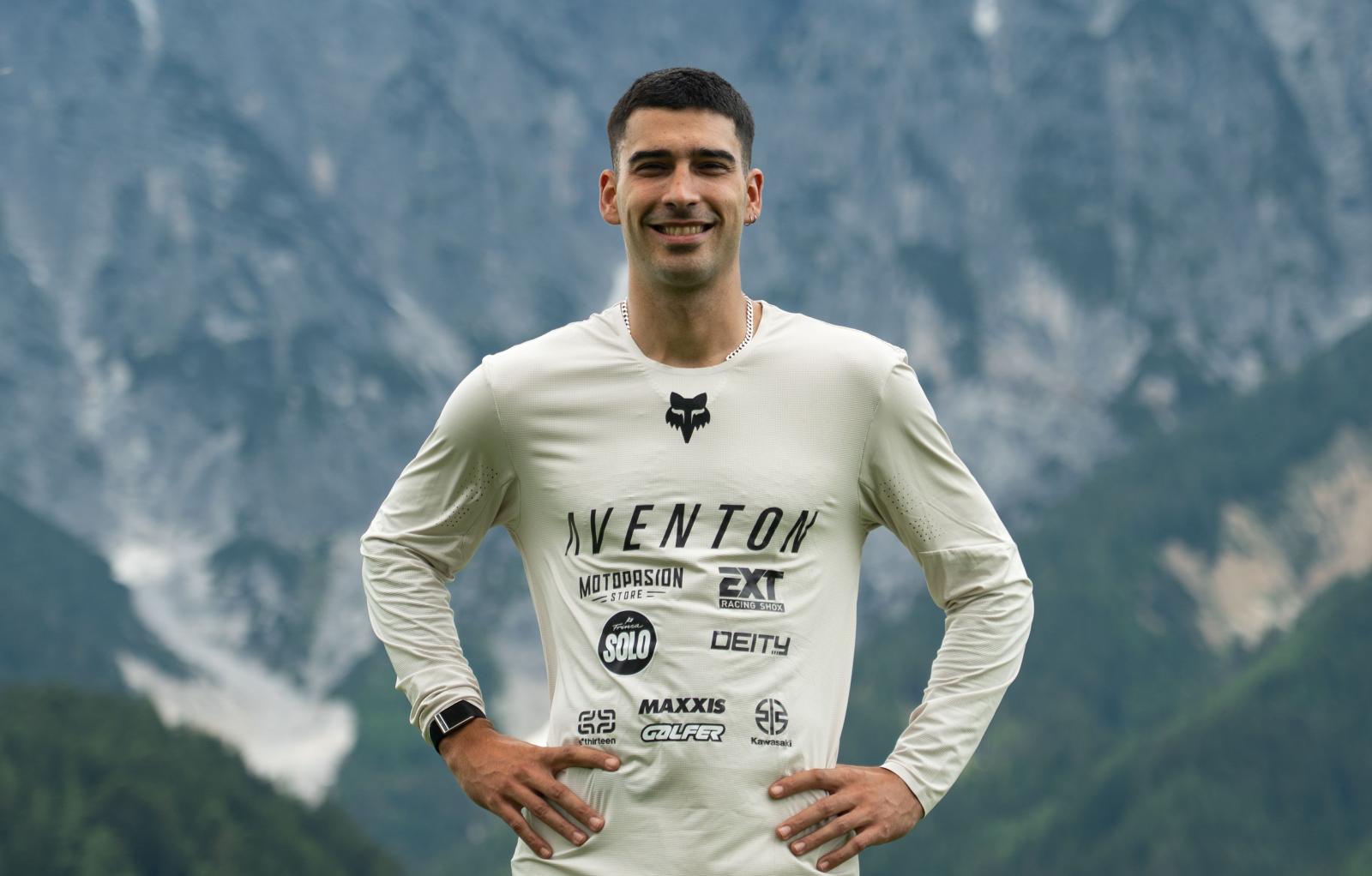 E-Bike-Hersteller Aventon baut sein Engagement im sportlichen Mountainbike-Segment weiter aus. Mit dem spanischen Downhill-Weltcupfahrer Angel Suarez Alonso hat die Marke einen neuen Hauptsponsor- und Markenbotschaftervertrag bis Ende 2026 geschlossen.