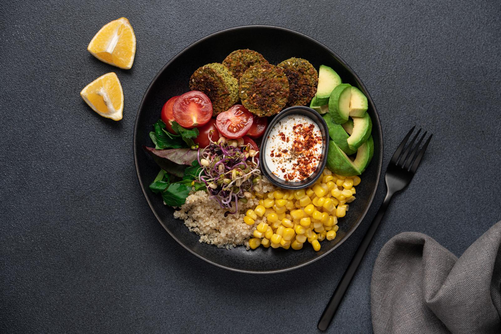 Einfache und köstliche Falafel-Bowl: Proteinreich, sättigend und voller Geschmack