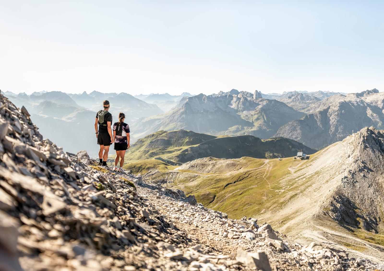 HIER OBEN. Wo Weite, Ruhe und alpine Höhenlagen aufeinandertreffen, wird der Blick auf die Region frei
