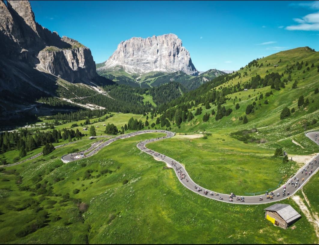 Purer Radsportgenuss in den Dolomiten: SPORTaktiv bei der Maratona dles Dolomites 2026