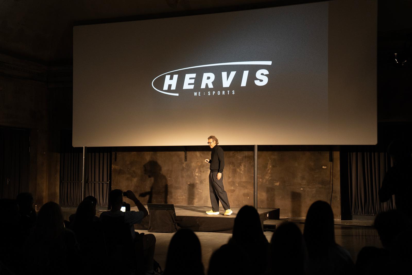 Neuaufstellung bei HERVIS: Sporthändler präsentiert neue Strategie „WE : SPORTS“