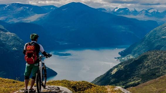 Blick zurück auf den Tafjord, der Traum jedes Bikers.