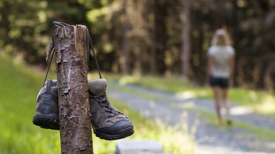 Materialcheck So Machst Du Deine Wanderschuhe Fit Fur Den Berg Sportaktiv Com