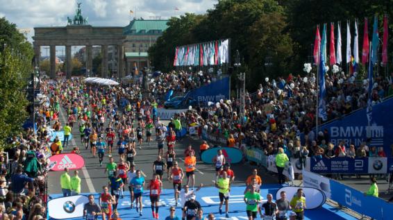 Erlebnis Berlin Marathon: Schnell, laut, Gänsehaut / Bild: Berlin Marathon / "marathonfoto" Erlebnis Berlin Marathon: Schnell, laut, Gänsehaut / Bild: Berlin Marathon / "marathonfoto"