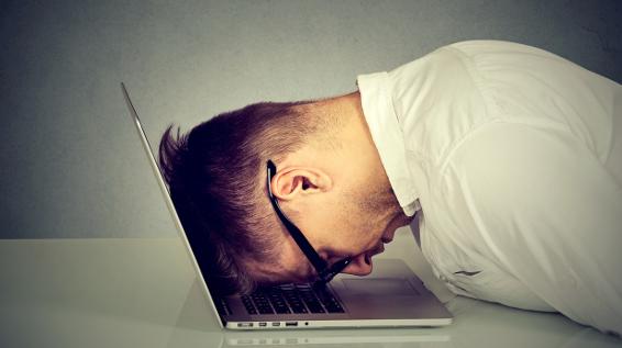 Burnout Zusammenbruch / Bild: istock / Siphotography