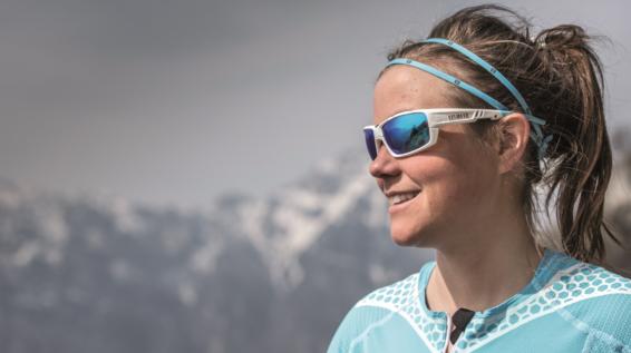 Emelie Forsberg im Interview: "Menschen sind nicht dafür geschaffen, über asphaltierte Straßen zu hetzen." / Bild: Amersport / Salomon