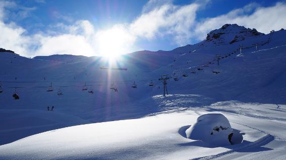 Das Skigebiet Hochfügen erklärt: 10 Gründe, warum der Frühling der bessere Winter ist / Bild: Santinga Das Skigebiet Hochfügen erklärt: 10 Gründe, warum der Frühling der bessere Winter ist / Bild: Santinga