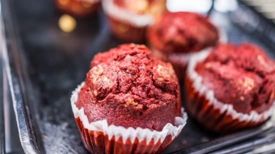 Gesunder Rezepttipp für den Sommer: Red Velvet Muffins / Bild: iStock / krblokhin Gesunder Rezepttipp für den Sommer: Red Velvet Muffins / Bild: iStock / krblokhin
