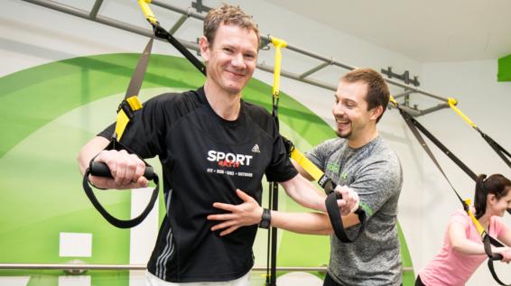 Läufer beim Krafttraining: Der Kampf gegen die Kettlebells / Bild: Thomas Polzer Läufer beim Krafttraining: Der Kampf gegen die Kettlebells / Bild: Thomas Polzer