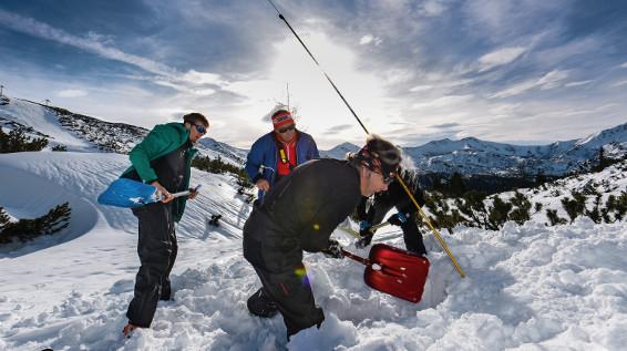 Von einer Lawine verschüttet, was tun / Bild: Martin Edlinger