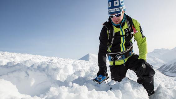 Die richtige Bergung mit dem LVS-Gerät: Vier Minuten, Zeit läuft! / Bild: Ortovox Die richtige Bergung mit dem LVS-Gerät: Vier Minuten, Zeit läuft! / Bild: Ortovox