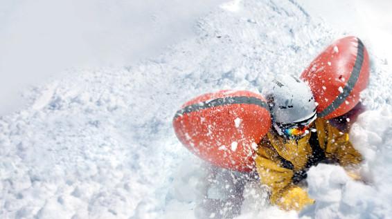 Mehr als nur heiße Luft: So retten Lawinenairbags Leben / Bild: ABS / Hansi Heckmair / Roman Rohrmoser Mehr als nur heiße Luft: So retten Lawinenairbags Leben / Bild: ABS / Hansi Heckmair / Roman Rohrmoser