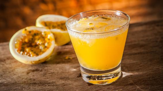 Rezepttipp für den Sommer: Maracuja-Cocktail / Bild: iStock / ElvisFernandes85