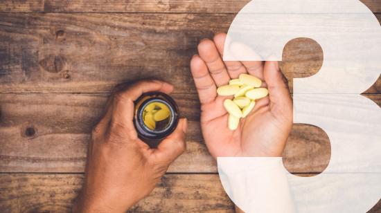 Nahrungsergänzungsmittel: 3 Fragen, die du dir vorher stellen solltest / Bild: iStock / theevening