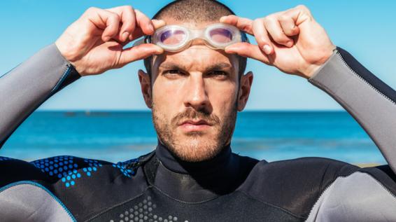 Was beachten: Die Unterschiede bei Neoprenanzügen / Bild: iStock / santypan