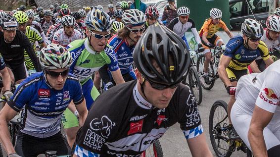 Nordkette Quartett 2015: Im Vierkampf mit Bike und Ski auf die Innsbrucker Nordkette / Bild: Felix Schüller
