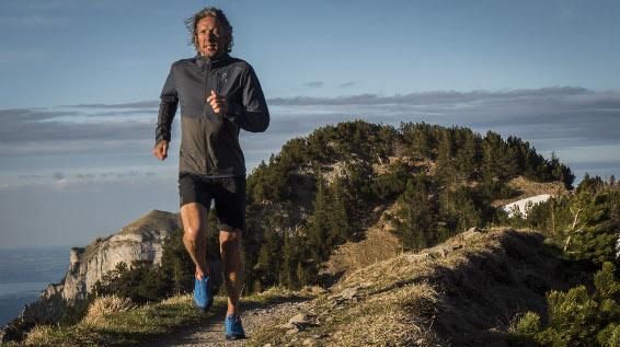 On Gründer Olivier Bernhard mit dem ON Cloudventure / Bild: On