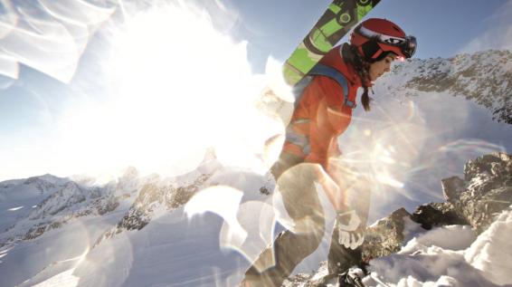 Alpiner Chic: Outdoormode erobert die Stadt / Bild: Maier Sports