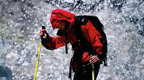 4 wichtige Pflegetipps für deine Outdoorbekleidung / Bild: HEY SPORT