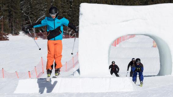 Auf den Funslopes kommen alle Alters- und Könnerstufen zum vielfältigen Spaß abseits der Piste. / Bild: Katja Pokorn / QParks Planai-Hochwurzen-Bahnen mit Funslopes und Superparks als Vorreiter / Bild: Katja Pokorn /QParks