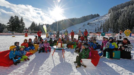 Österreich-Premiere: 1. Kinder Ski-Opening in Ramsau am Dachstein / Bild: photo-austria.at / Hans-Peter Steiner Österreich-Premiere: 1. Kinder Ski-Opening in Ramsau am Dachstein / Bild: photo-austria.at / Hans-Peter Steiner