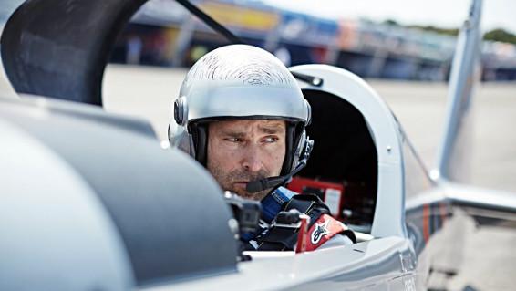 Fit to Perform: Mit Air Race Pilot Hannes Arch / Bild: Red Bull