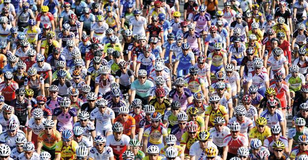 Im Rennfieber: So packen Hobbyradler das Unternehmen Radrennen richtig an! / Bild: Reuters / Srdjan Zivulovic Im Rennfieber: So packen Hobbyradler das Unternehmen Radrennen richtig an! / Bild: Reuters / Srdjan Zivulovic