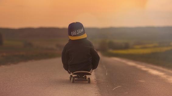 Alle an Board: Was das Skateboard zum perfekten Sportgerät für Kinder macht ... / Bild: KK