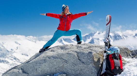 Freeride meets Yoga: Sonnia Höffken lädt zum Downhill Dog / Bild: Thorsten Jochim Freeride meets Yoga: Sonnia Höffken lädt zum Downhill Dog / Bild: Thorsten Jochim