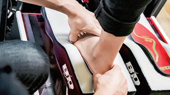 Bootfitting: Skischuhe, Marke "schmerzfrei" - Die Feinabstimmung schaffen maßgefertigte Einlegesohlen. / Bild: Gigasport