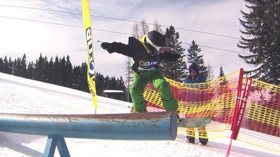 Snowboard- und Freeskinachwuchs beeindruckte bei den niederösterreichischen Landesmeisterschaften im Slopestyle / Bild: Zau[:ber:]g Semmering