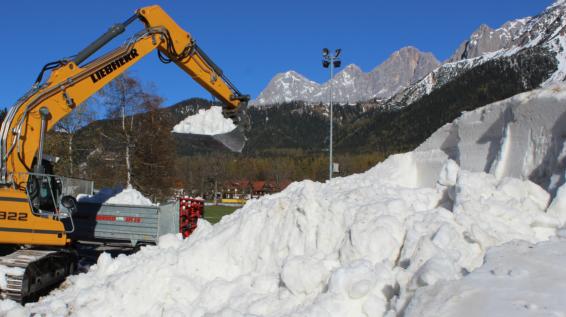 Snowfarming in Ramsau: Erste Langlaufloipe mit Schnee aus dem Vorjahr befahrbar / Bild: TVB Ramsau am Dachstein