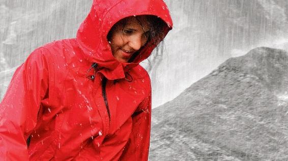 Chemikalien und Outdoorbekleidung: Die PFC-Problematik Chemikalien und Outdoorbekleidung PFC