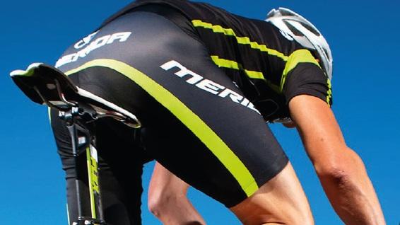 Schmerzfrei: Schau' beim Radeln auf den Hintern! / Bild: Merida Schmerzfrei: Schau' beim Radeln auf den Hintern Schmerzen Radhose Radlerhose Sattel Radsattel optimal