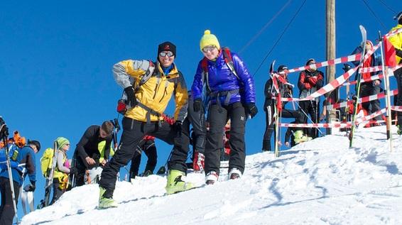 Am Gipfel angekommen / Bild: therunningtwins.com