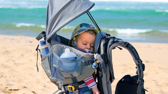 Unterwegs mit den Kleinsten: Der Kindertragerucksack / Bild: Deuter